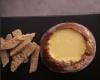 Fondue de camembert dans un pain