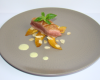 Magret de canard et melon snacké aux amandes, crème de basilic