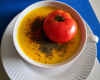 Cappuccino de curcuma sur velouté de tomates - fenouil