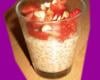 Verrine de crème tapioca / fève tonka, fraises et amandes grillées