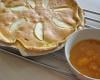 Tarte aux pommes couverte, compote d'abricots