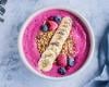 Smoothie bowl aux fruits rouges et banane