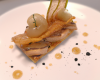 Millefeuille de foie gras au pain d'épice et sa vinaigrette aigre douce, poires caramélisées et confit d'oignons de Trebon au Madiran