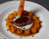 Magret de canard sur copeau de melon, granité au miel et crème de carotte