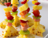 Brochettes de fruits sur Ananas surprise