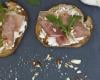 Recette des tartines au jambon de Bayonne, amandes et roquette