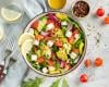 Salade fraîcheur à la feta, avocat, tomates cerises et graines