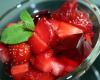 Salade de fraises et gelée d'hibiscus