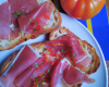 Toasts à la tomate aillée et jambon cru Serrano