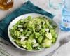 Salade de courgettes, fèves, avocat, roquette et parmesan