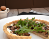 Tarte fine aux cèpes, roquette et noisettes