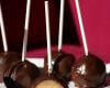 Cake-pop au caramel au beurre salé, enrobage chocolat noir