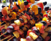 Délices de brochettes aux fruits d'été