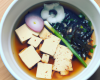 Soupe miso au tofu, mirin et oignon nouveau