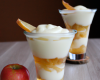 Verrine de pommes, yaourt et crème au carambar