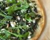 Tarte aux feuilles de betteraves, roquette, feta et pignons de pin