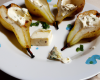 Poires pochées au Floc de Gascogne blanc, crème de fromage blanc au Roquefort