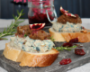 Rillettes de Roquefort aux fruits secs sur toasts de pain d'épice