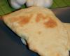 Naans et cheese Naans au confit d'ail blanc de lomagne au curry