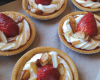 Tartelettes aux fraises des bois et crème pâtissière sur pâte aux amandes