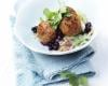 Petites boulettes sur salade de concombre aux myrtilles sauvages