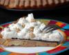 Gâteau façon tarte poire, gelée de vin et mousse de roquefort