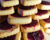 Biscuit de Savoie fourré à la confiture de cerise