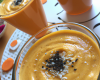 Velouté mousseux de carottes au curcuma, petits sacristains cumin sésame