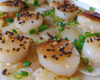 Coquilles St-Jacques à l'huile de sésame et aux poireaux