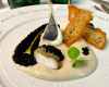 Cabillaud au caviar d'aubergine, huîtres de Normandie frites, crème de vodka