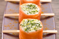 Sushis de saumon fumé à la bûche de chèvre et pomme Granny-smith