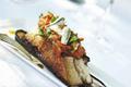 Tendrons de veau de lait et aubergines confites, chutney de tomate en aigre doux persillé et Boquerones