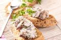 Toasts de rillettes de filets de sardines citron basilic