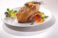 Cailles en cocottes farcies aux raisins et aux figues