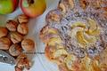 Gâteau aux pommes et noix parfumé au pain de singe...