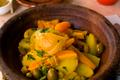 Tajine de poulet aux pommes de terre et olives vertes