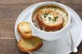 Soupe à l'oignon traditionnelle