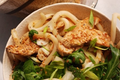 Udons et verdures printanières au poulet