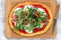 Pizza sans gluten à base de chou-fleur
