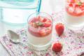 Panna Cotta et fraises en gelée