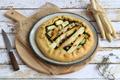 Tarte rustique aux asperges des Sables des Landes IGP et pesto d'épinards