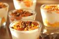 Tiramisu aux kakis, à la mangue et ses éclats de pistaches torréfiées