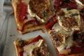 Tarte fine au chèvre et poivrons grilés