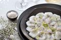 Carpaccio de Saint-Jacques à l’huile de vanille, citron vert et fleur de sel