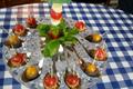 Tomates cerises et grains de raisin blanc au sésame
