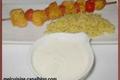 Brochettes de poulet tandoori et sauce au yaourt + riz complet au curcuma