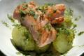 Salade tiède de pomme de terre, vinaigrette à l'oseille et saumon mi-cuit