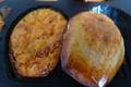 Madeleines au vieux cantal, noix et tomates confites