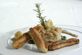 Aiguillettes de veau fermier élevé sous la mère (Label rouge), purée de haricots tarbais et son jus crémé au Floc de Gascogne