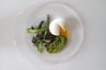 Asperges rôties au parmesan et œuf mollet